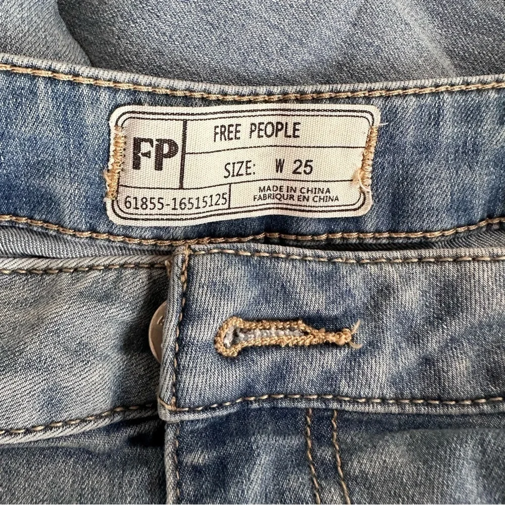 Free People just float on flare light wash jeans size 25